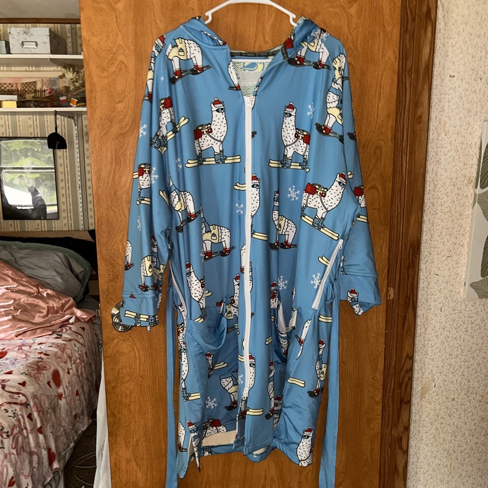 Plover Cool Llama Fleece Lined Robe NWOT